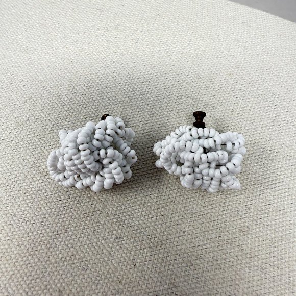 White Seed Bead Knot Earrings Vintage Screw Back Classic Retro - Picture 2 of 7